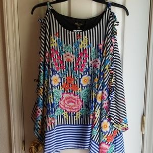 NWT MELISSA PAIGE FLOWY FLORAL BLOUSE.